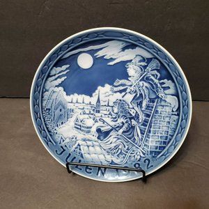 Grande Copenhagen Porcelain Christmas Plate, Julen 1982, Blue and White, Holiday